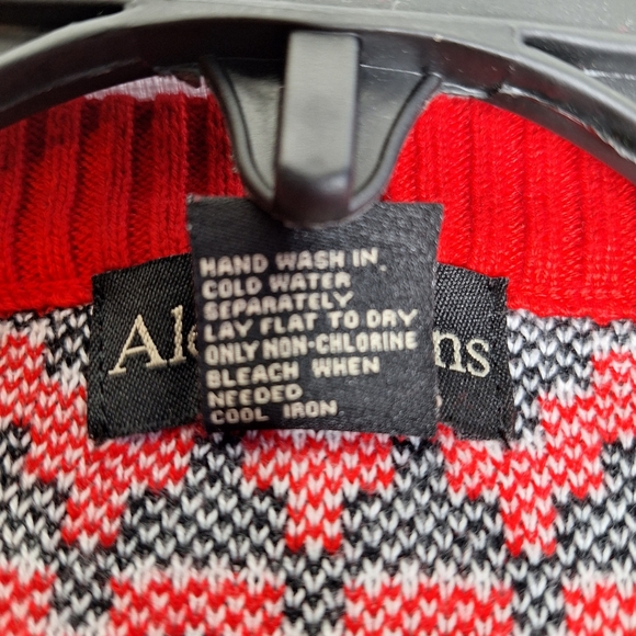 Alex Stevens  size extra large Sloth  Christmas sweater. - Picture 6 of 6